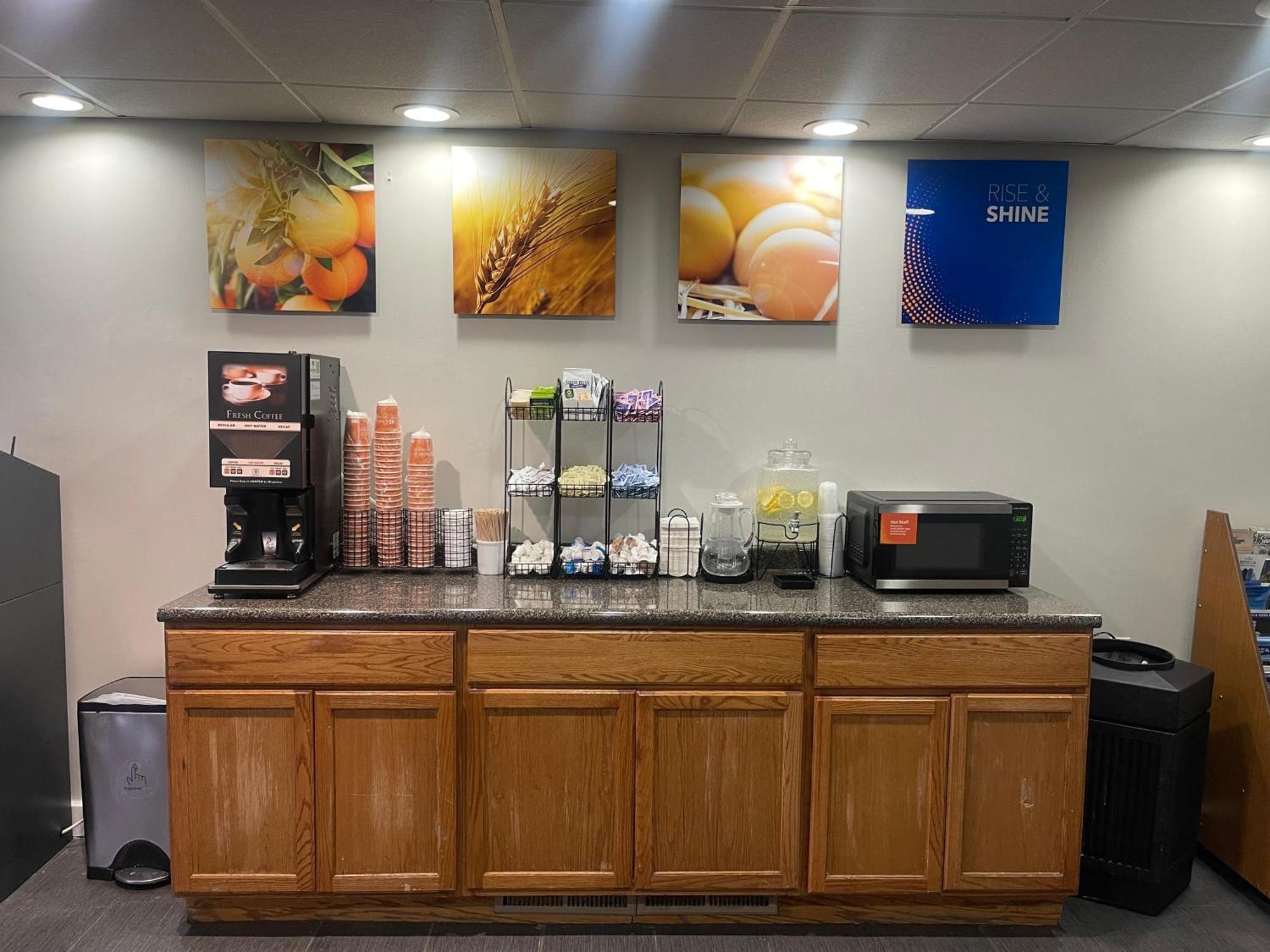 Comfort Inn & Suites Syracuse-Carrier Circle East Syracuse Εξωτερικό φωτογραφία