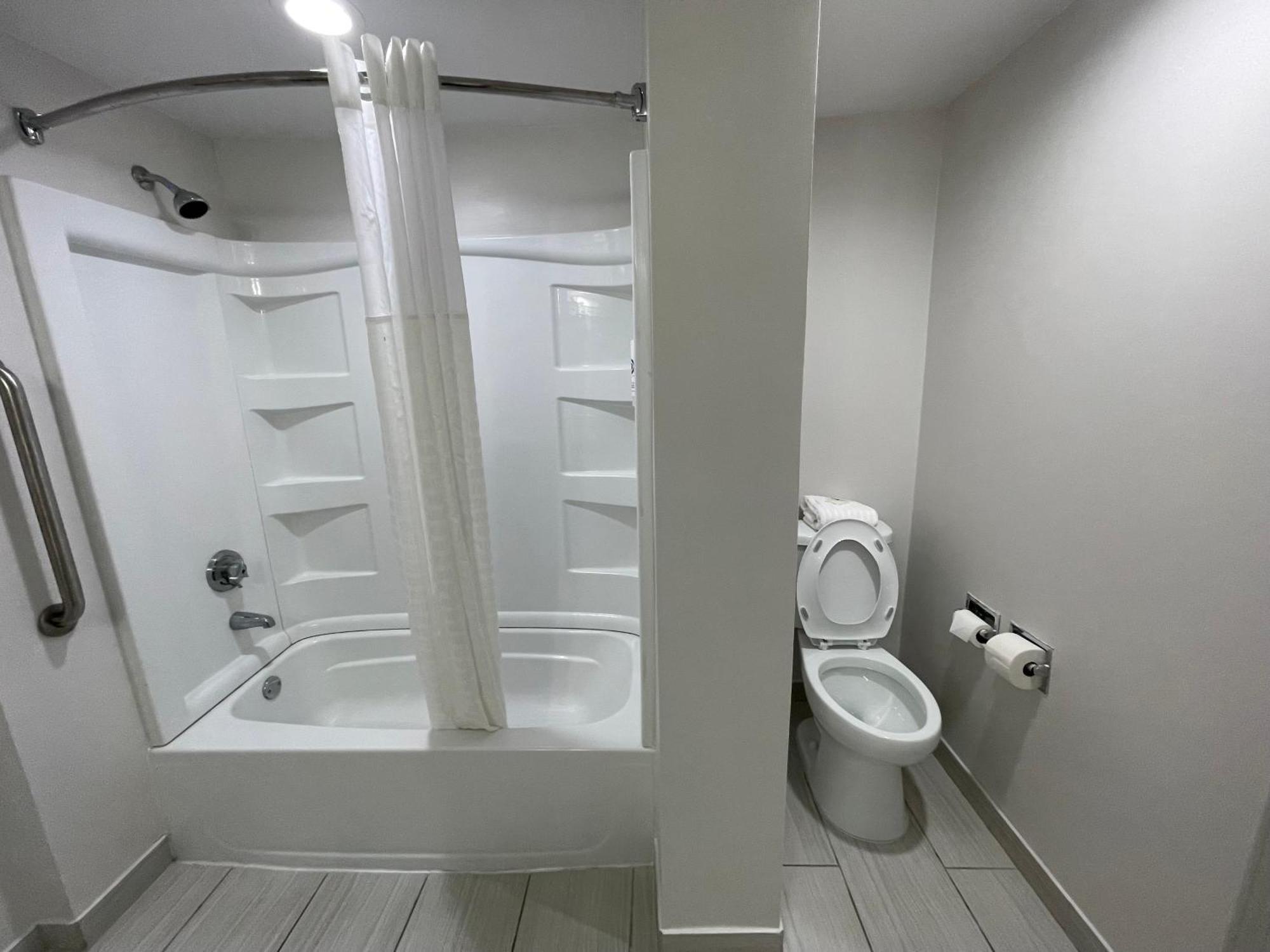 Comfort Inn & Suites Syracuse-Carrier Circle East Syracuse Εξωτερικό φωτογραφία