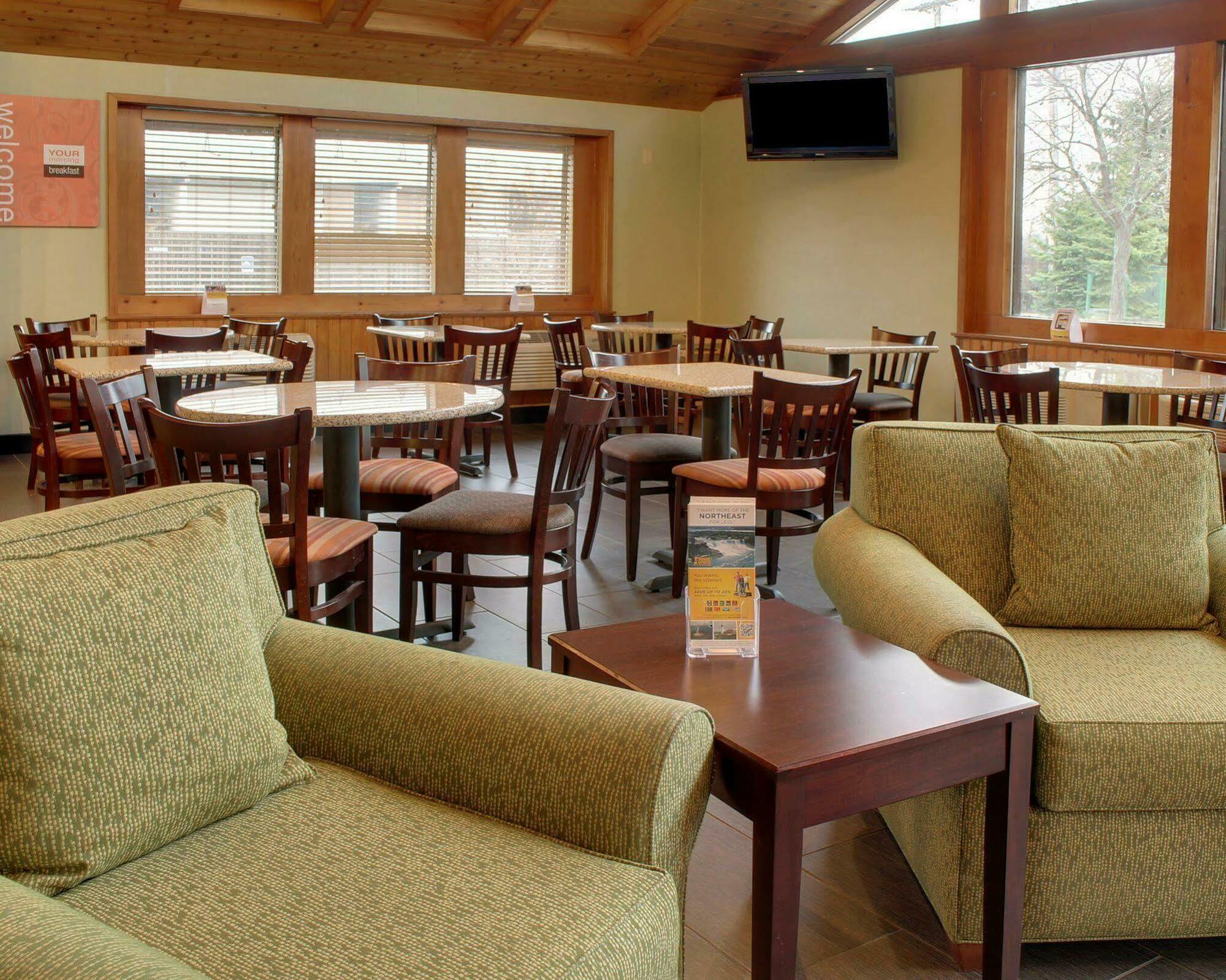 Comfort Inn & Suites Syracuse-Carrier Circle East Syracuse Εξωτερικό φωτογραφία